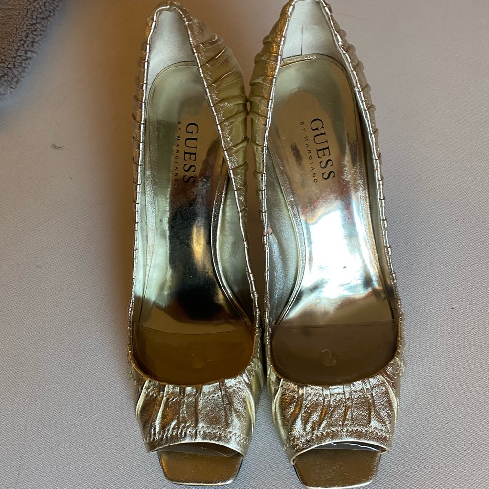 Guess 8.5 gold heels